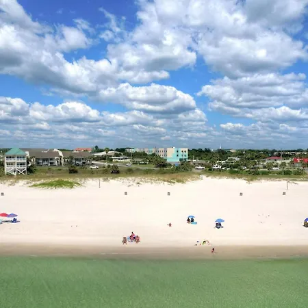 Travelodge By Wyndham Panama City Beach / Beachfront